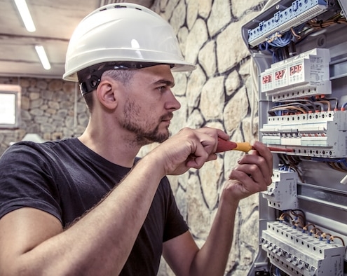 competenze per installazione e manutenzione impianti elettrici